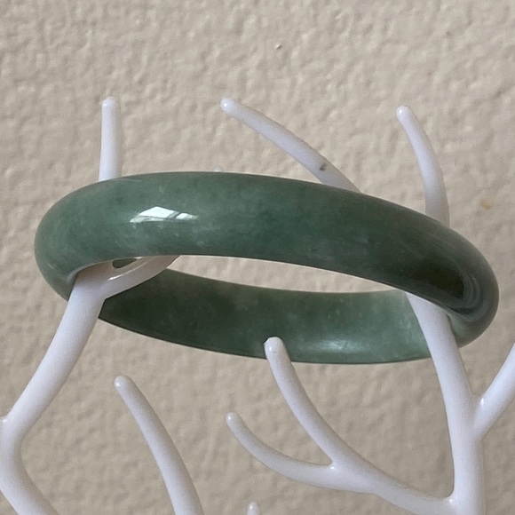 Jewelry - NEW Gorgeous Genuine Jade Bangle SiZe 6 wrist
